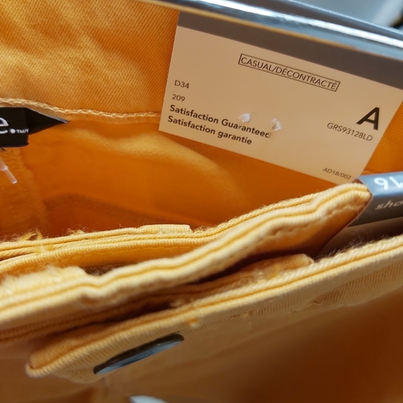 Ladies gold/yellow shorts- size 14 and 16. Casual wear with 2 front pockets - Picture 6 of 9